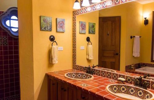 Nopolo House | Casa Encantada