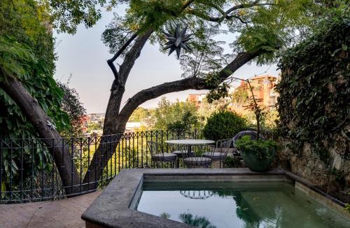 Atascadero House | Casa Libelula, 3BR with Rooftop, Hot Tub & Views