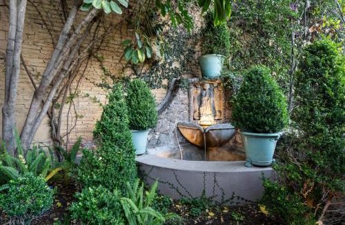 Atascadero House | Casa Libelula, 3BR with Rooftop, Hot Tub & Views
