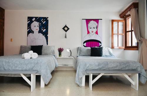 De La Merced House | Casa Nazimova Indigo Room