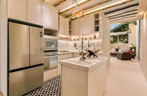 La Gloria House | Casa Rocka Boutique Breakfast& Beach Club included