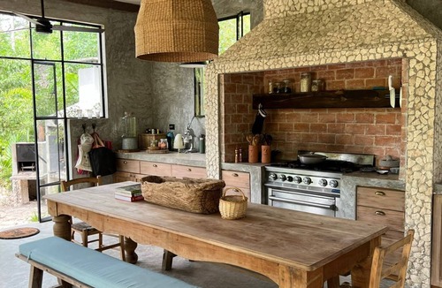 Francisco Uh May House | Charming 1- bedroom house with WiFi and AC in Francisco Uh May