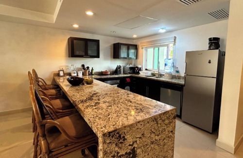 Puerto Aventuras Apartment | Charming 2-bedroom apartment with AC, WiFi in serene Puerto Aventuras