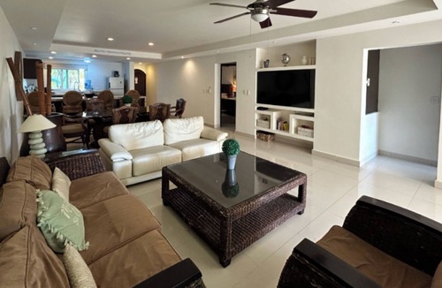 Puerto Aventuras Apartment | Charming 2-bedroom apartment with AC, WiFi in serene Puerto Aventuras