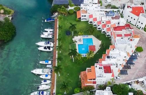 Zona Hotelera Villa | Charming Lagoon front Villa by CASA PARAISO