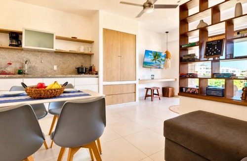 Luis Donaldo Colosio Apartment | Chic Ocean View Studio near Beach · Blanko Living