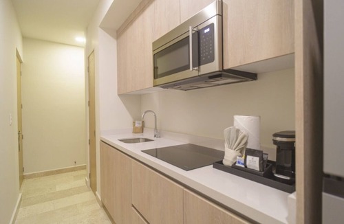 Downtown Hotel | Chic Urban Stay Steps From Quinta Avenida – 4 City View Units w/Pool Access