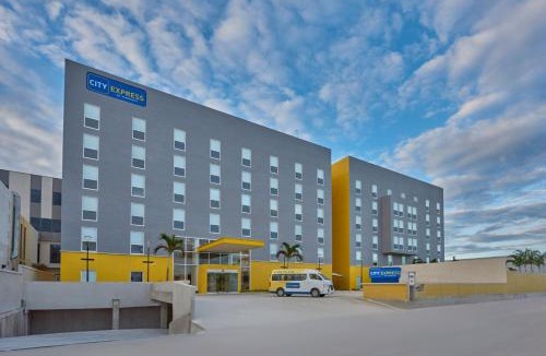 Alfredo V. Bonfil Hotel | City Express by Marriott Cancun Aeropuerto