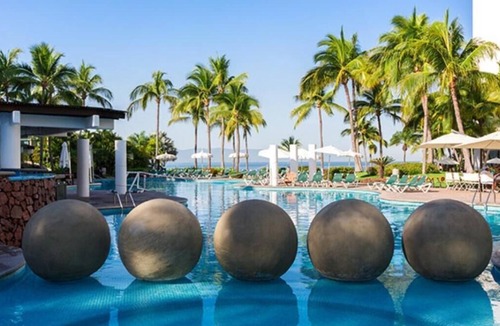 Isla Iguana Apartment | Coastal Comfort in the Mayan Palace Master Room – Vidanta Vallart
