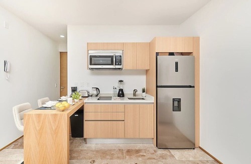 Centro Apartment | Coastal escape w/rooftop pool, gym & beach walk