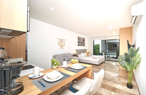 Centro Apartment | Coastal escape w/rooftop pool, gym & beach walk