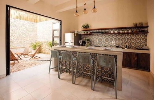 Centro House | Colonial Home for 6 · Garden · Historic Downtown