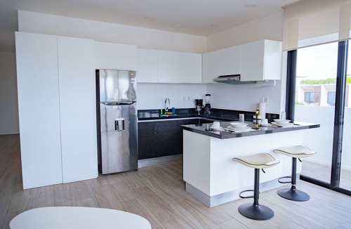 Luis Donaldo Colosio Apartment | Corner Apartment w/Large Private Balcony - Pool Rooftop - 3 Blocks to Beach