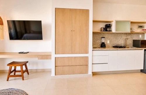 Luis Donaldo Colosio Apartment | Cozy Studio steps from Coco Beach · Blanko Living