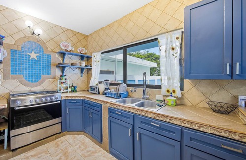 San Miguel House | Cozy Tropical House with Jacuzzi and Fast WiFi