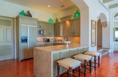 Palmilla Villa | Del Mar Villa, Spa, Gym & Steps from Swimmable Beach — Chef & Butler Incl.