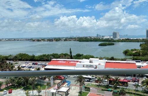 Punta Cancun Condo | Deluxe Beachfront Suite Cancun Hotel Zone Full Kitchen Fits Up to 4 People