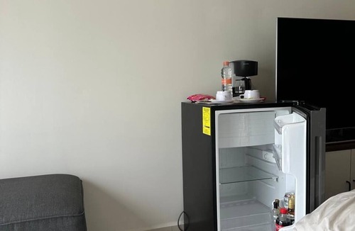 Granada Apartment | DELUXE ROOM WITH PRIVATE BATHROOM, 5 MINUTES FROM THE U.S. EMBASSY