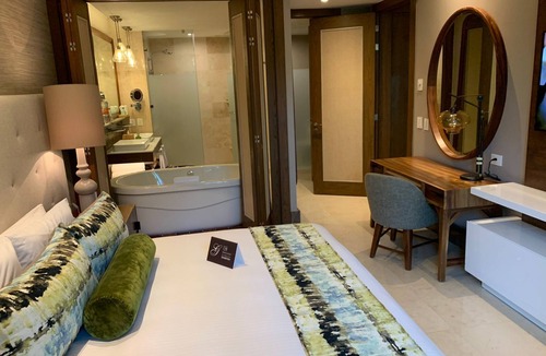 Villa Juarez Hotel | Deluxe Suite - THANKSGIVING WEEK 2021 available.