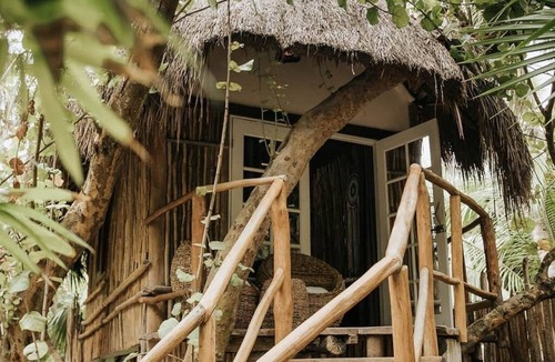 Zona Hotelera House | Eclectic Treehouse - central location on Tulum Beach in the hotel area!