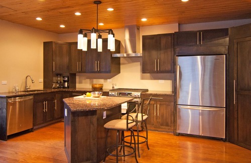 Woodland Park Cabin | Elite Mountain retreat, hot tub, 2 fireplaces, Hiking trails, trout fishing, AC