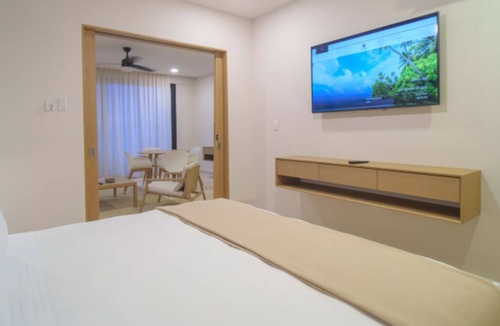 Downtown Hotel | Enjoy Scenic Views in Vibrant Downtown | 4 Pet-friendly Units w/Pool Access