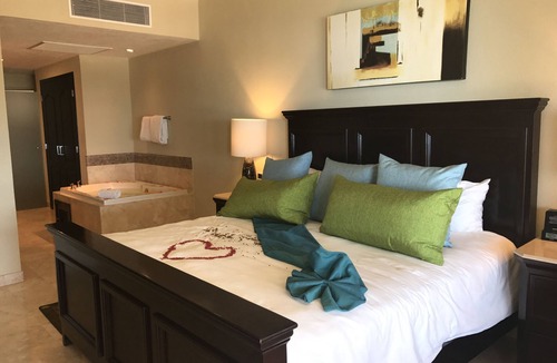 Playa Mujeres Resort | ESCAPE THE WINTER BLUES IN CANCUN AT A 5-STAR RESORT 1BR/2BA OCEAN FRONT SUITE