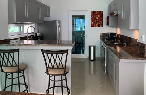San Miguel House | Family-sized private home walking distance to airport! 2 min (car) to the ocean.