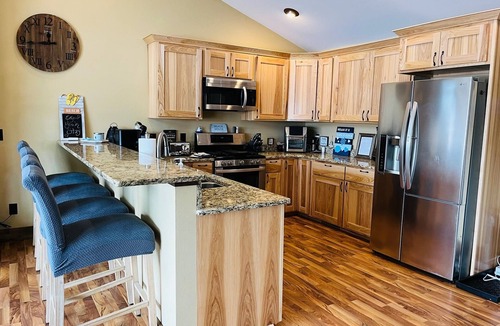 New Lisbon House | Fun on the Beach, minutes from Castle Rock Lake! EV friendly too! -Hot Tub-!