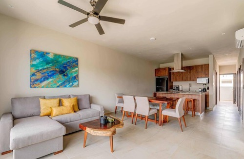 Puerto Juarez Apartment | Gated Community, Balcony, Pool & Gym, 9min to Mall
