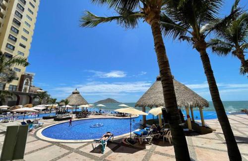 Marina Mazatlan Apartment | Gavias Grand 319 depa frente el mar!