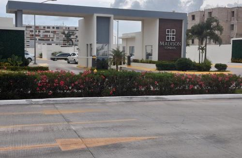 Cancun Apartment | Gorgeous Apartment HOEStel Long Island!