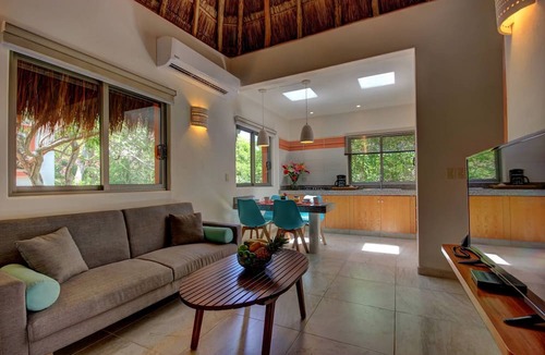 Gonzalo Guerrero Ski Chalet | GS128. Garden Suite King