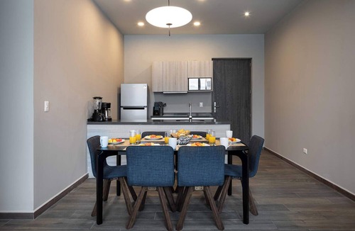 Monterrey Apartment | High-Floor Balcony, La Huasteca Views, Pool & Gym