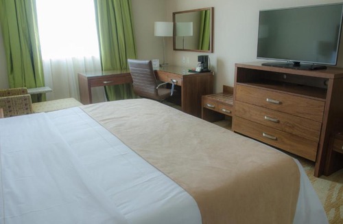 Celaya Hotel | Holiday Inn Express and Suites Celaya by IHG