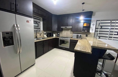 Guadalupe House | HOUSE WITH A ROOF GARDEN IN A PRIVATE RESIDENTIAL COMPLEX WITH 24/7 SECURITY AND ACCESS CONTROL