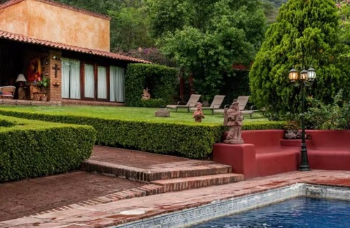 Malinalco House | House with pool and private court