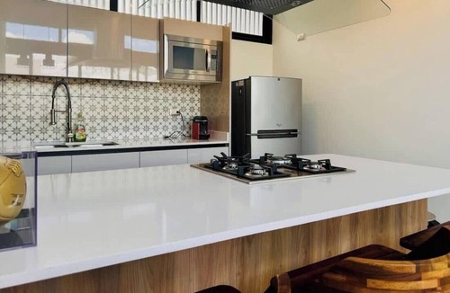 El Marques House | Huma Jacuzzi & Jazz | SISU Homes
