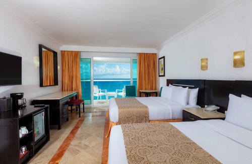 Punta Cancun Hotel | Krystal Cancun All Inclusive