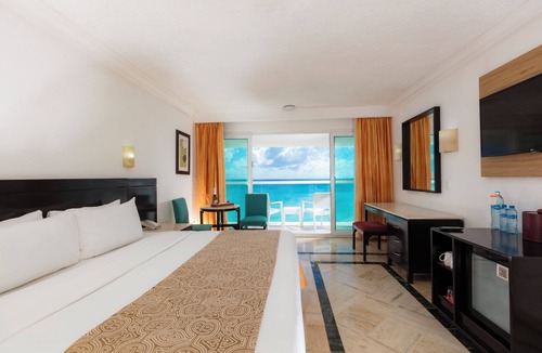 Punta Cancun Resort | Krystal Cancun