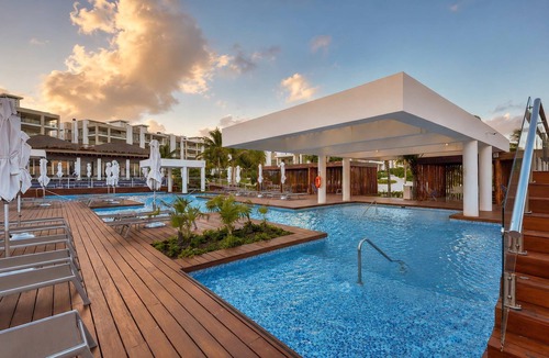 Playa Mujeres Apartment | La Amada · Pools, Jacuzzis & Beach Club Access