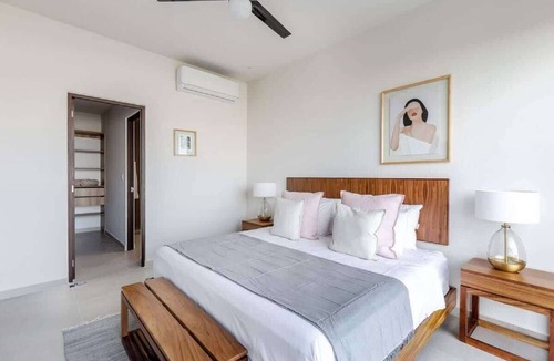 Downtown Cancun Apartment | Lagoon-View Apt - Cancun - Pool & Gym - Sleeps 4