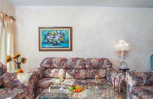 Sandy Beach House | Livin' The Dream Retreat Spacious Perfect Ocean View Condo