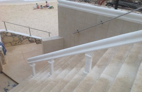 Zona Hotelera Condo | LOCATION! LOCATION! LOCATION! Ground Floor! Private Yard! Steps to pool & beach!