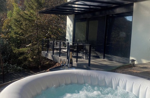El Santuario Apartment | Loft in the woods with lake view