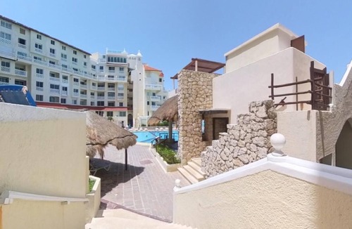 Downtown Cancun Hotel | LUNA SUITE WITH BALCONY AND OCEAN VIEW IN HOTEL ZONE