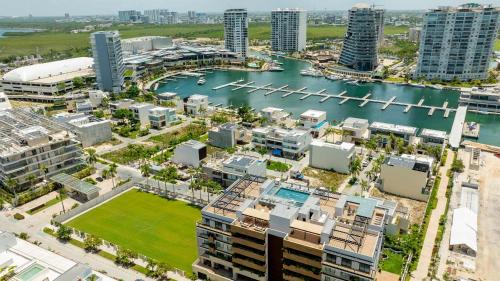 Zona Hotelera Apartment | Luxe Apt 3BR Rooftop Pool Marina & Shopping