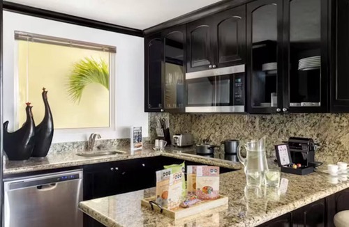 Puerto Juarez Condo | Luxurious Villa del Palmer condo in enchanting Cancún