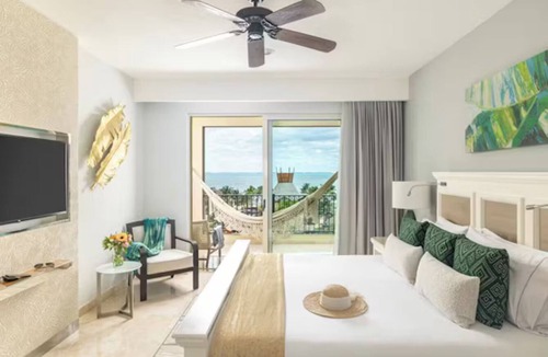 Puerto Juarez Condo | Luxurious Villa del Palmer condo in enchanting Cancún