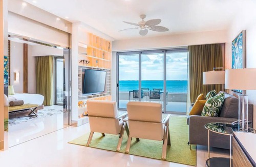 Puerto Juarez Condo | Luxury 2-bedroom Ocean view condo , Gym Spa & Infinity Pool